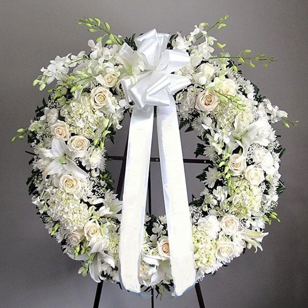 Vòng hoa tang lễ màu trắng