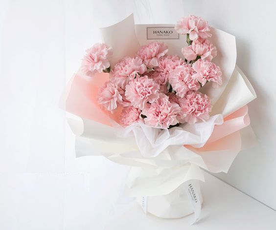 Hoa phăng, còn được gọi là hoa petrol, với những màu sắc bắt mắt và độc đáo, không chỉ là niềm tự hào của người dân địa phương mà còn là niềm ao ước của du khách khi đến thăm. Hãy đến và thưởng thức vẻ đẹp của hoa phăng, một loài hoa hiếm có và đặc biệt.