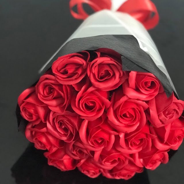 Mách bạn cách làm bó hoa hồng bằng giấy nhún đơn giản nhất năm 2021
