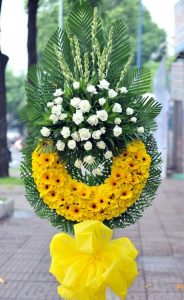 Viếng tang bằng vòng hoa tang lễ
