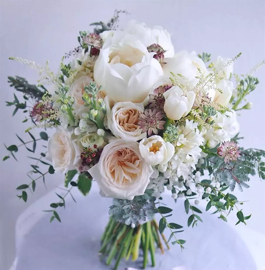 Nguyên liệu cho bó hoa cưới tông trắng xanh