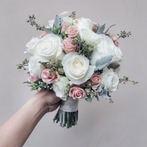 Cách xử lý hoa sen đá cho bó hoa cưới tự nhiên