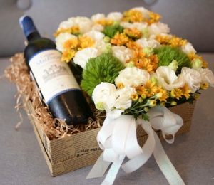 Cách làm hộp cắm hoa tươi với rượu