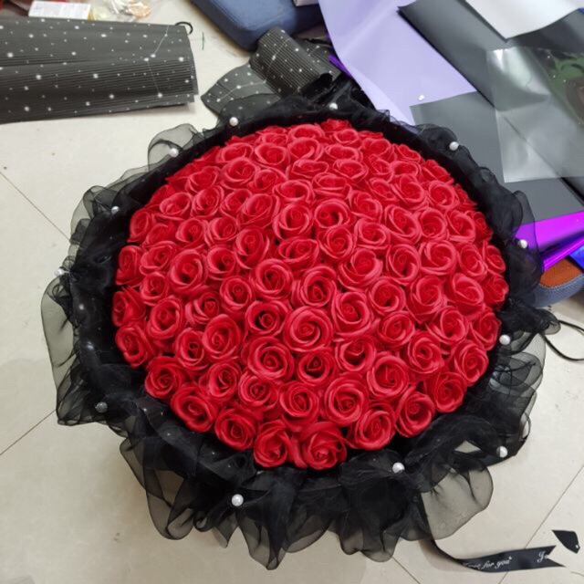 Làm cốt hoa tròn để tạo một bó hoa 99 bông