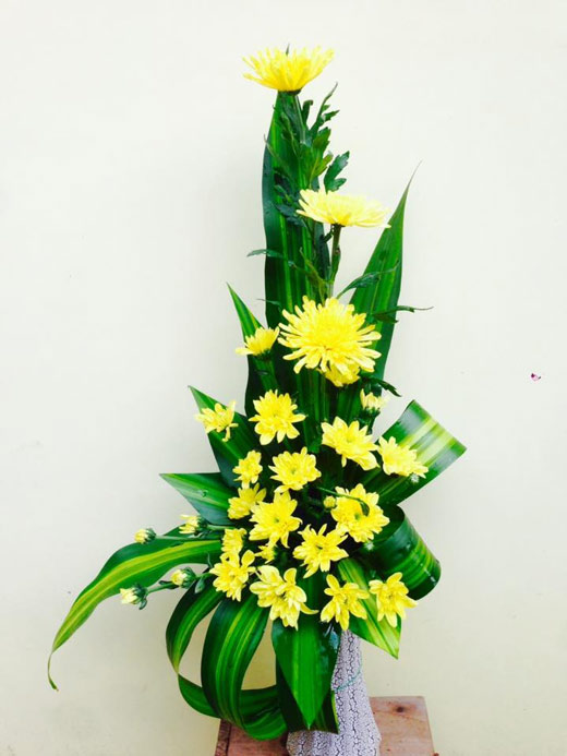 Cách cắm hoa rất đẹp và giản dị 10 khuôn hoa nhằm bàn giản dị rất đẹp mắt