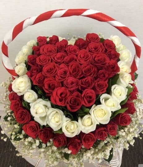 Cắm giỏ hoa trái tim bằng 60 bông hồng đỏ ecuador