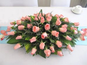 Hoa hồng để bàn ngày cưới cần chuẩn bị những gì?